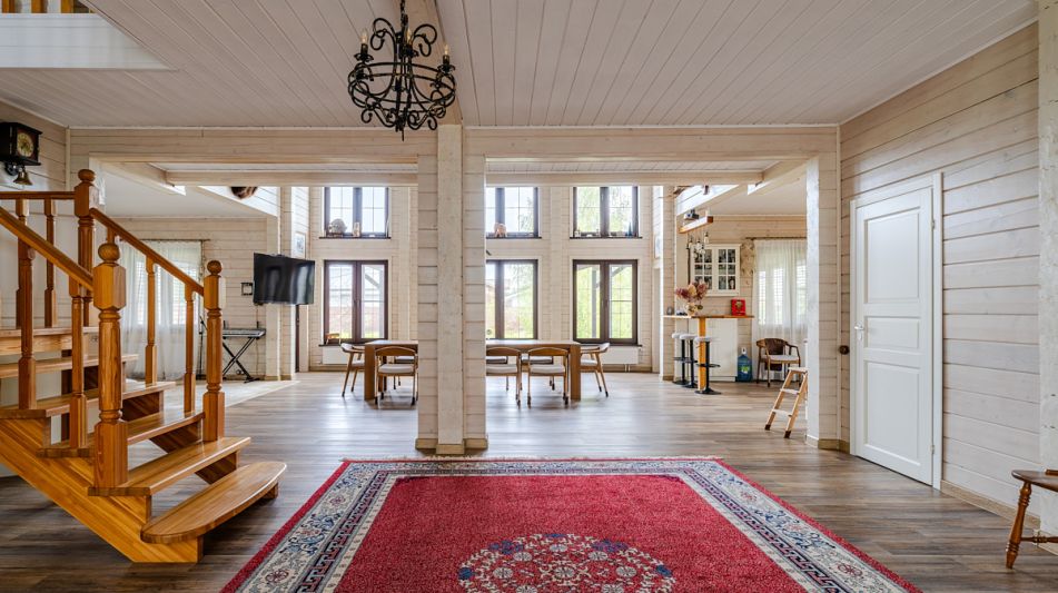 Деревянный дом в Московском море