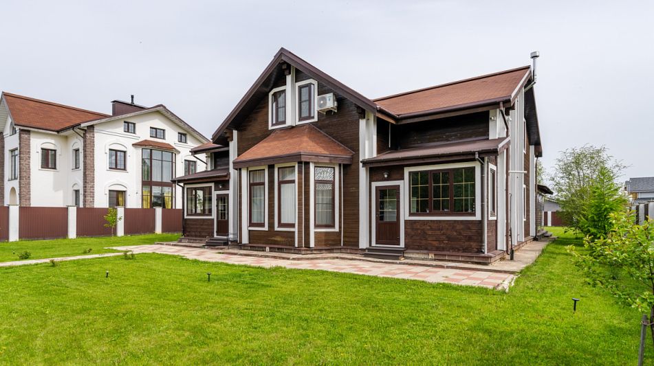 Деревянный дом в Московском море