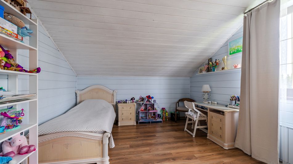 Деревянный дом в Московском море