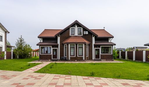 Деревянный дом в Московском море