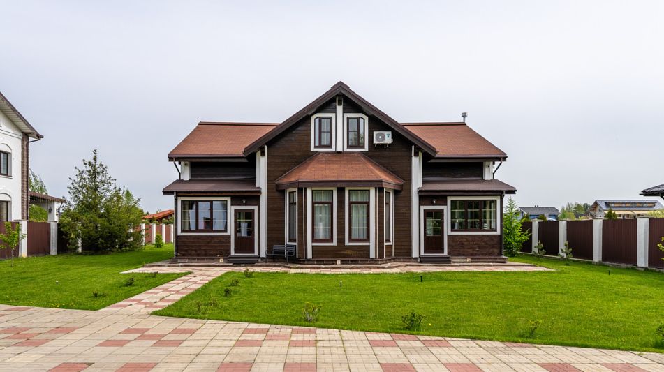 Деревянный дом в Московском море