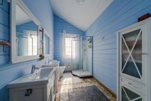 Деревянный дом в Московском море