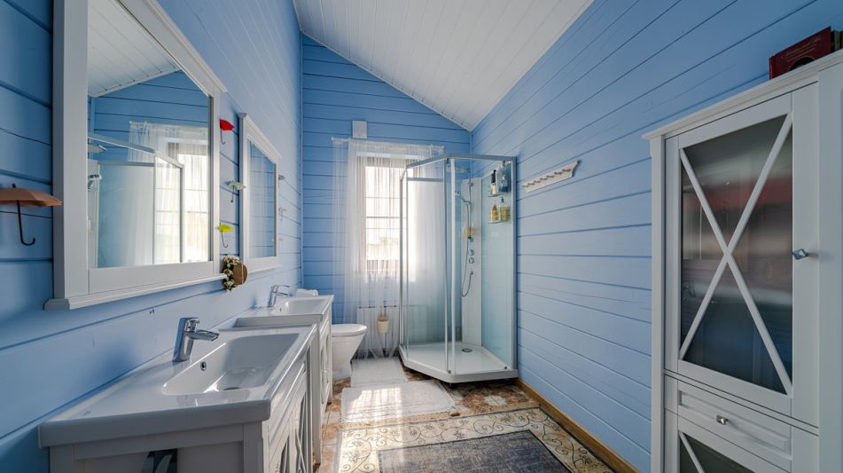 Деревянный дом в Московском море