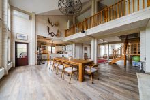 Деревянный дом в Московском море