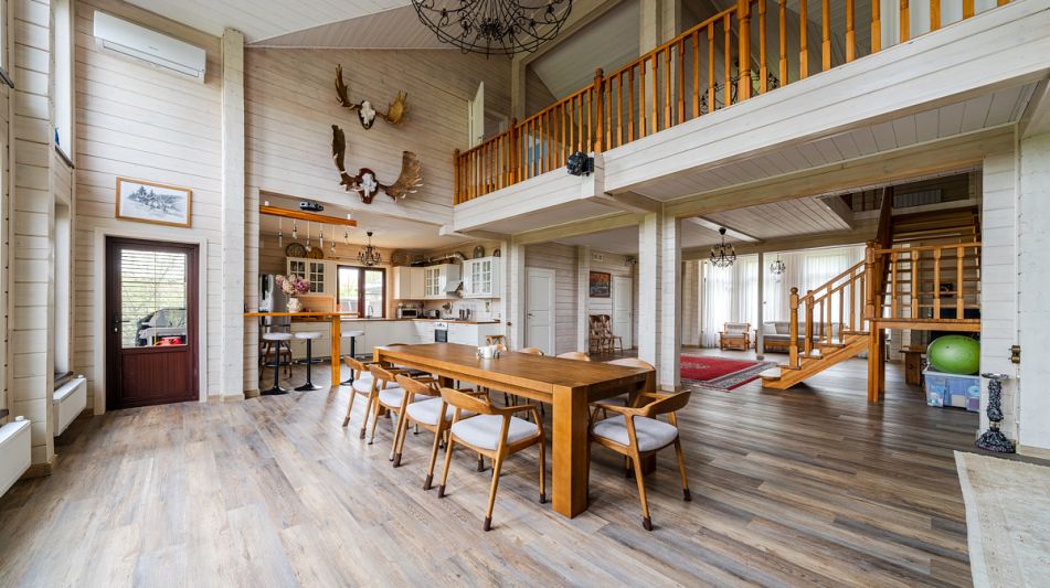 Деревянный дом в Московском море