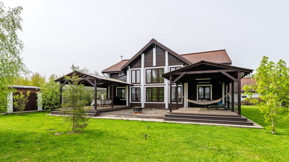 Деревянный дом в Московском море