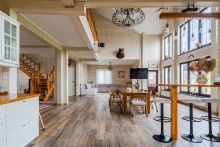 Деревянный дом в Московском море