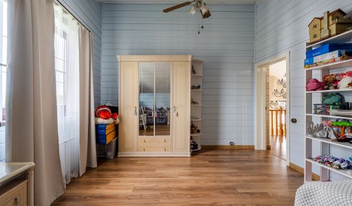 Деревянный дом в Московском море