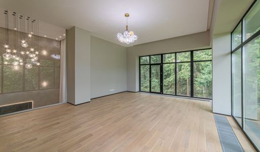 Дом с бассейном в Ренессанс парк