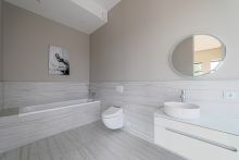 Дом с бассейном в Ренессанс парк