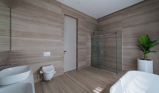 Дом с бассейном в Ренессанс парк