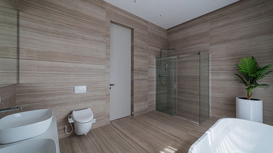 Дом с бассейном в Ренессанс парк