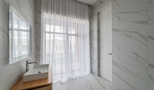 Дом с бассейном в Ренессанс парк