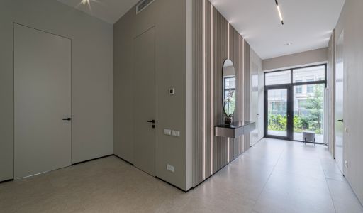 Дом с бассейном в Ренессанс парк