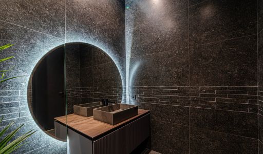 Дом с бассейном в Ренессанс парк