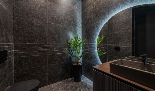 Дом с бассейном в Ренессанс парк