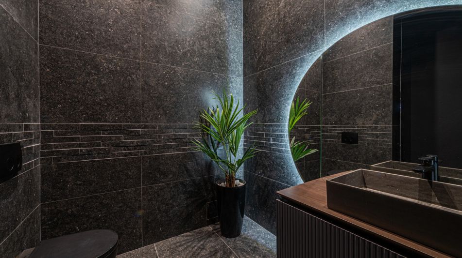 Дом с бассейном в Ренессанс парк