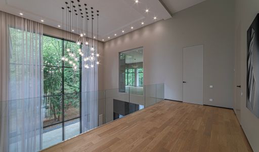 Дом с бассейном в Ренессанс парк