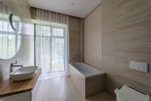 Дом с бассейном в Ренессанс парк