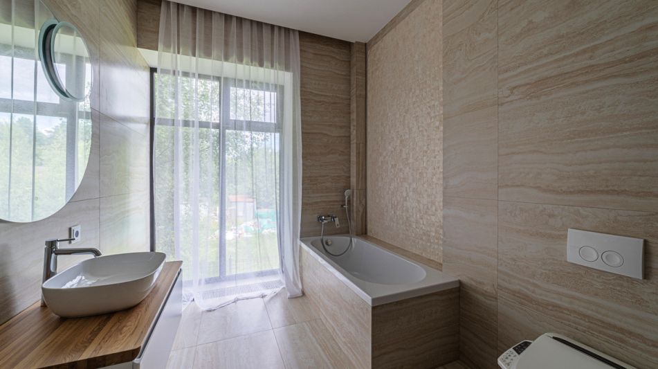 Дом с бассейном в Ренессанс парк