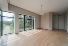 Дом с бассейном в Ренессанс парк