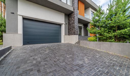 Дом с бассейном в Ренессанс парк