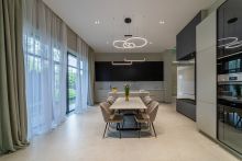 Дом с бассейном в Ренессанс парк