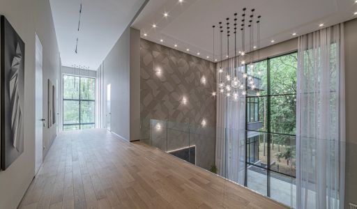 Дом с бассейном в Ренессанс парк