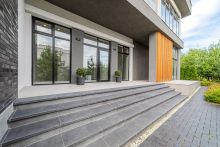 Дом с бассейном в Ренессанс парк