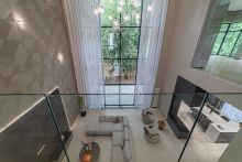 Дом с бассейном в Ренессанс парк