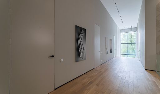 Дом с бассейном в Ренессанс парк