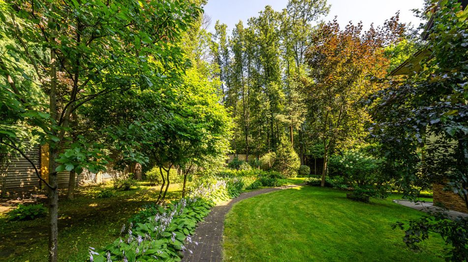 Дом с бассейном в Новогорске