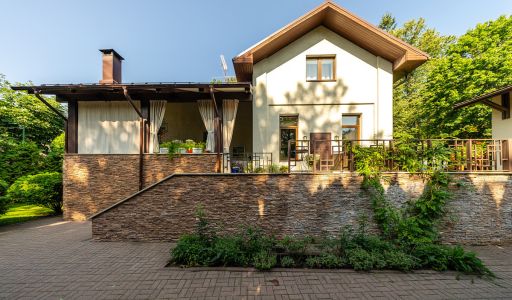 Дом с бассейном в Новогорске