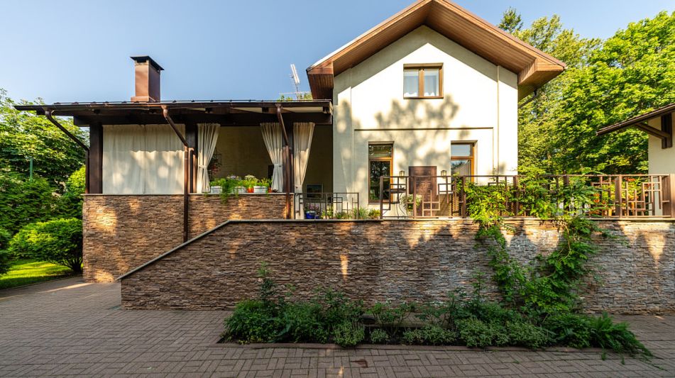 Дом с бассейном в Новогорске