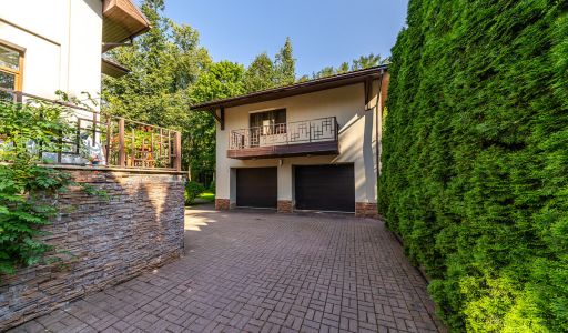 Дом с бассейном в Новогорске