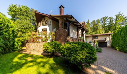 Дом с бассейном в Новогорске