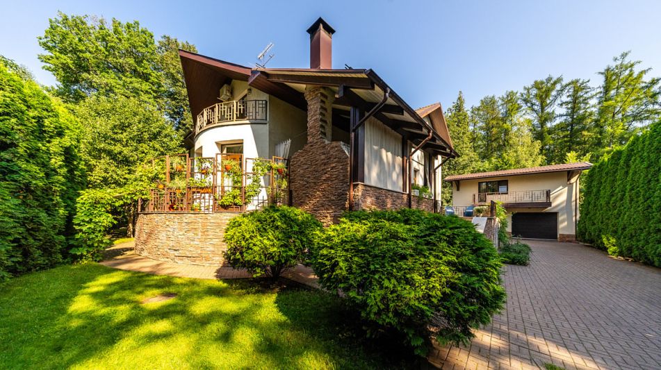 Дом с бассейном в Новогорске