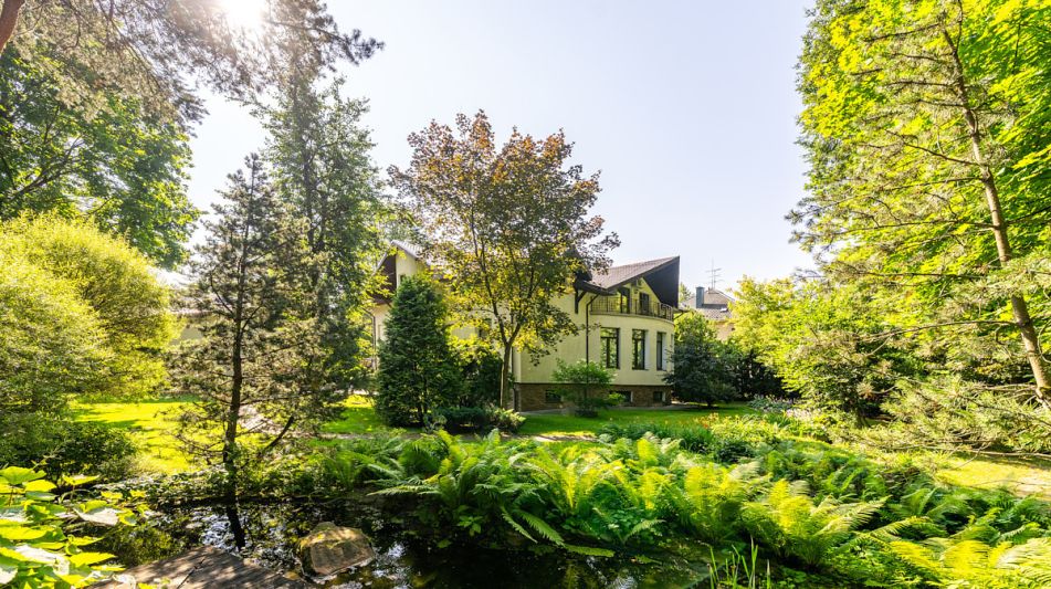 Дом с бассейном в Новогорске