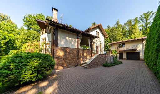 Дом с бассейном в Новогорске