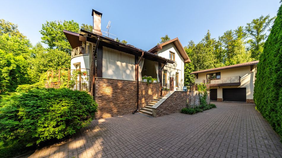 Дом с бассейном в Новогорске