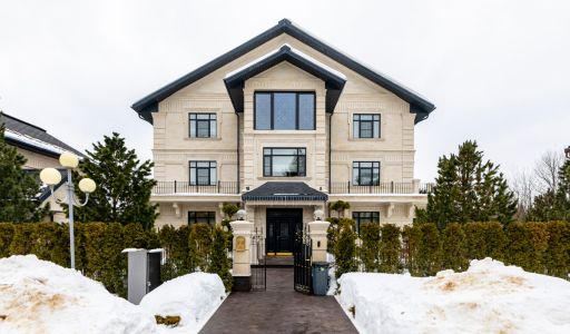 Резиденция у воды