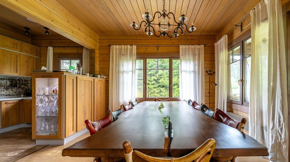 Стильный дом из бруса в Фокс Хилс