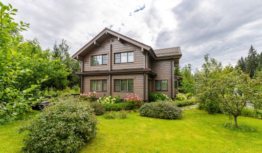 Стильный дом из бруса в Фокс Хилс