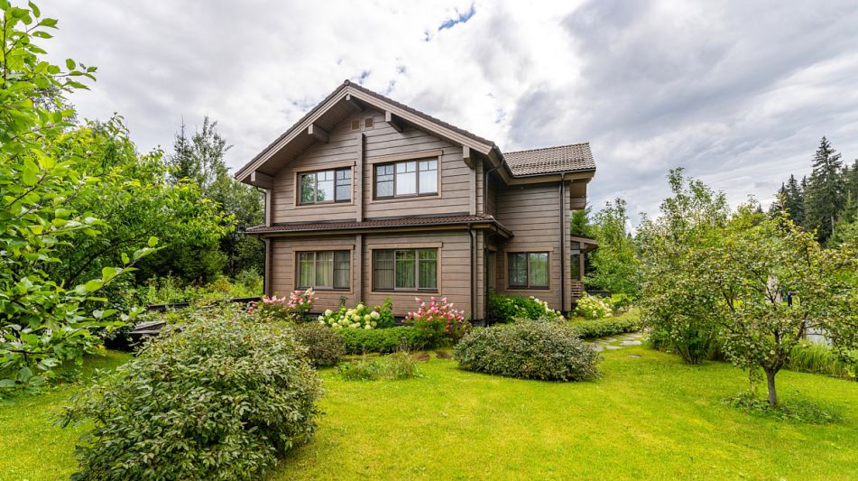 Стильный дом из бруса в Фокс Хилс