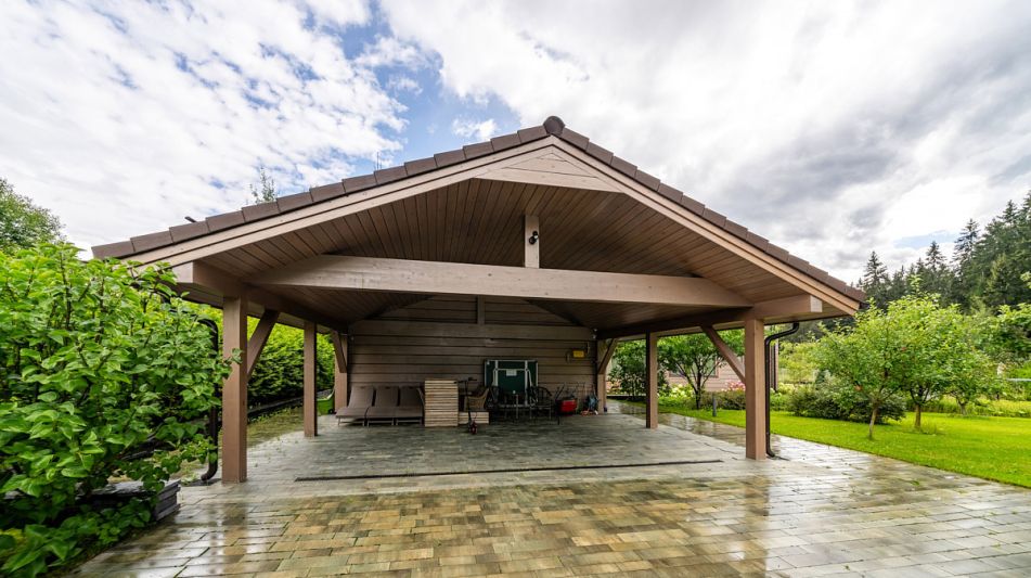 Стильный дом из бруса в Фокс Хилс