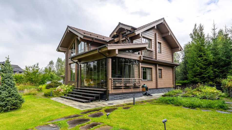 Стильный дом из бруса в Фокс Хилс