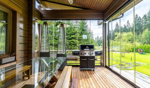 Стильный дом из бруса в Фокс Хилс