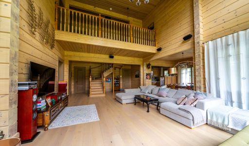 Стильный дом из бруса в Фокс Хилс