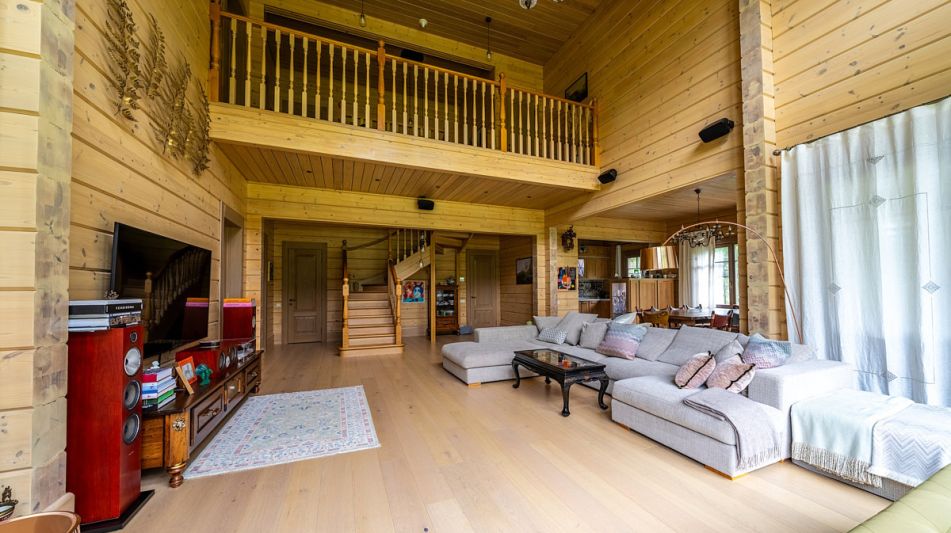 Стильный дом из бруса в Фокс Хилс