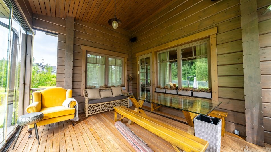 Стильный дом из бруса в Фокс Хилс